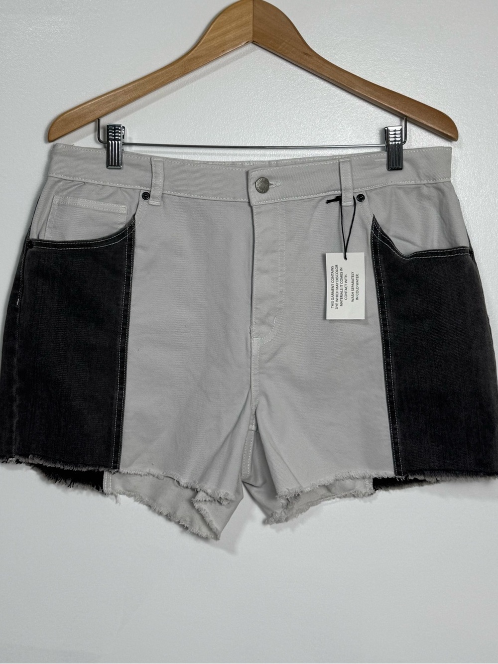 NWT Dex Two-Tone Colourblock Grey Black Denim Shorts Frayed Hem Women's Size 32